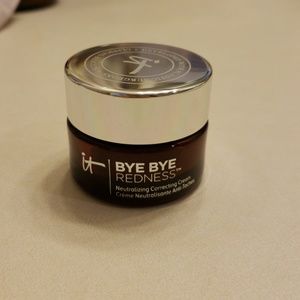 IT Cosmetics Bye Bye Redness